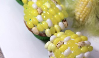 Feeling WICKED? Give your runners a taste of sweet freedom with these deceptively delicious Maze Runner Cupcakes that look like corn on the cob!