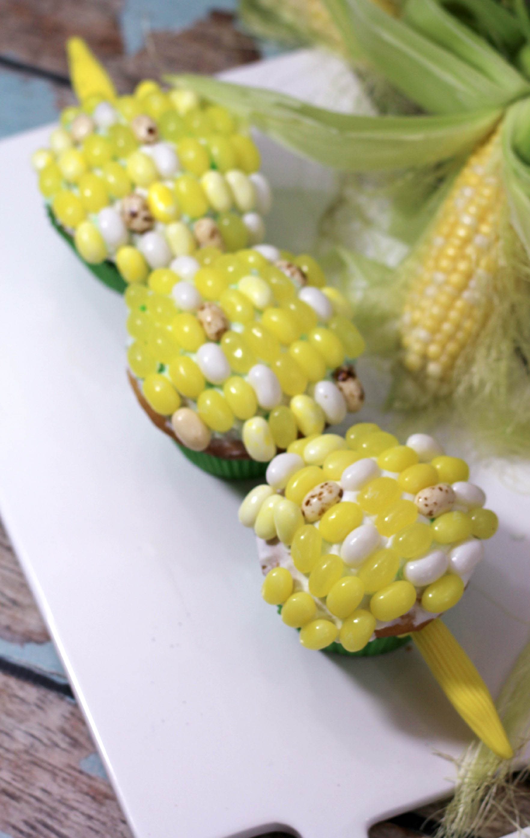 Feeling WICKED? Give your runners a taste of sweet freedom with these deceptively delicious Maze Runner Cupcakes that look like corn on the cob!