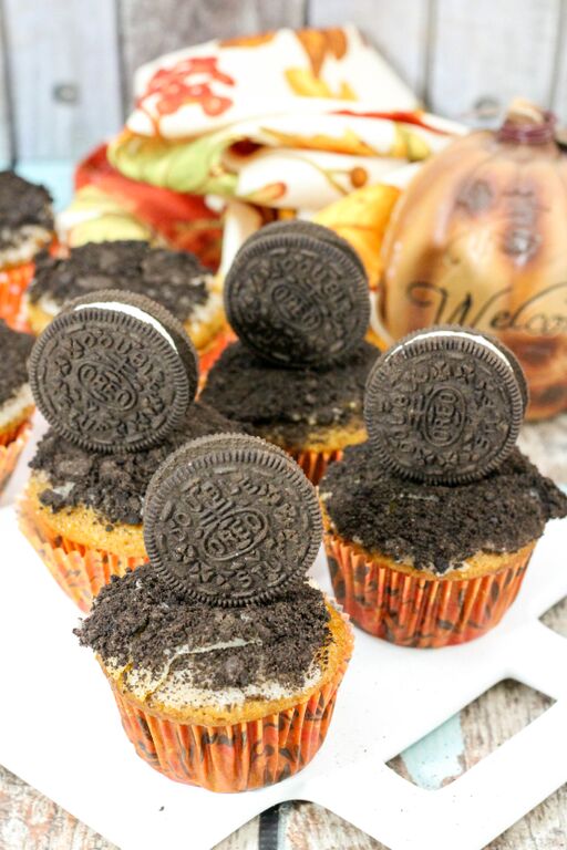 Celebrate the return of "pumpkin spice season" with our delicious pumpkin Halloween muffins with crushed Oreo cookies topping & vanilla glaze frosting!