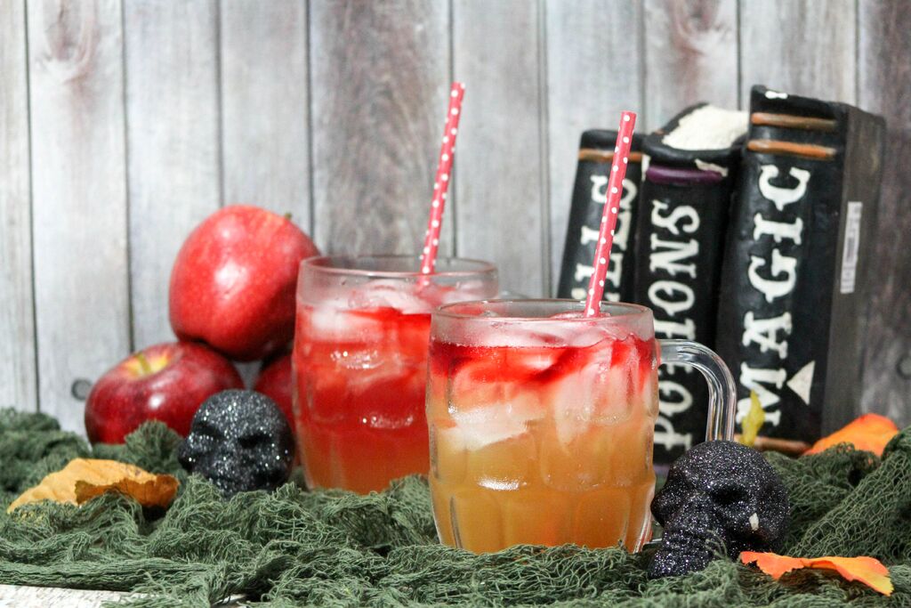 Looking for a fun Halloween teen drink that tastes great yet has an air of sophistication? Check out our Apple Cider Mocktail drink for teens!