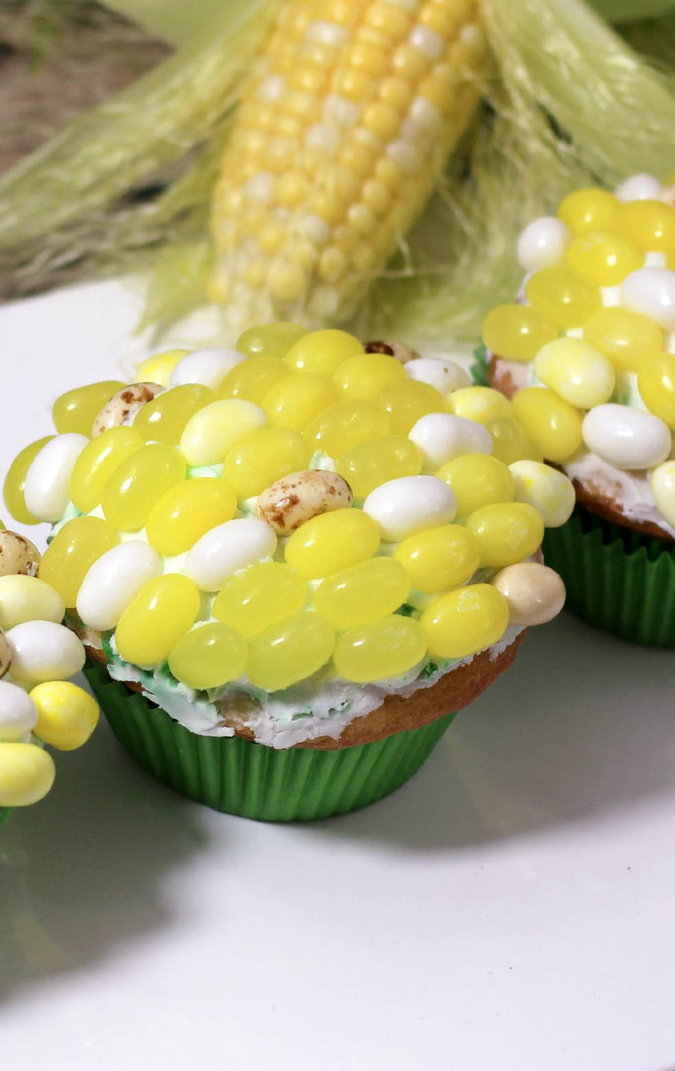 Feeling WICKED? Give your runners a taste of sweet freedom with these deceptively delicious Maze Runner Cupcakes that look like corn on the cob!