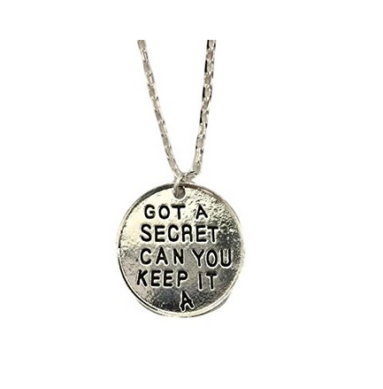 "A" Pendant: 7 Pretty Little Liars Fashion Choices For Chic Fangirls