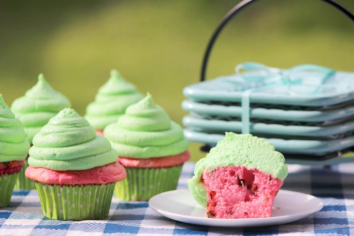 Looking for a fun cupcakes recipe for teens? Check out these beautiful watermelon cupcakes that will instantly invoke images of those summer BBQs!
