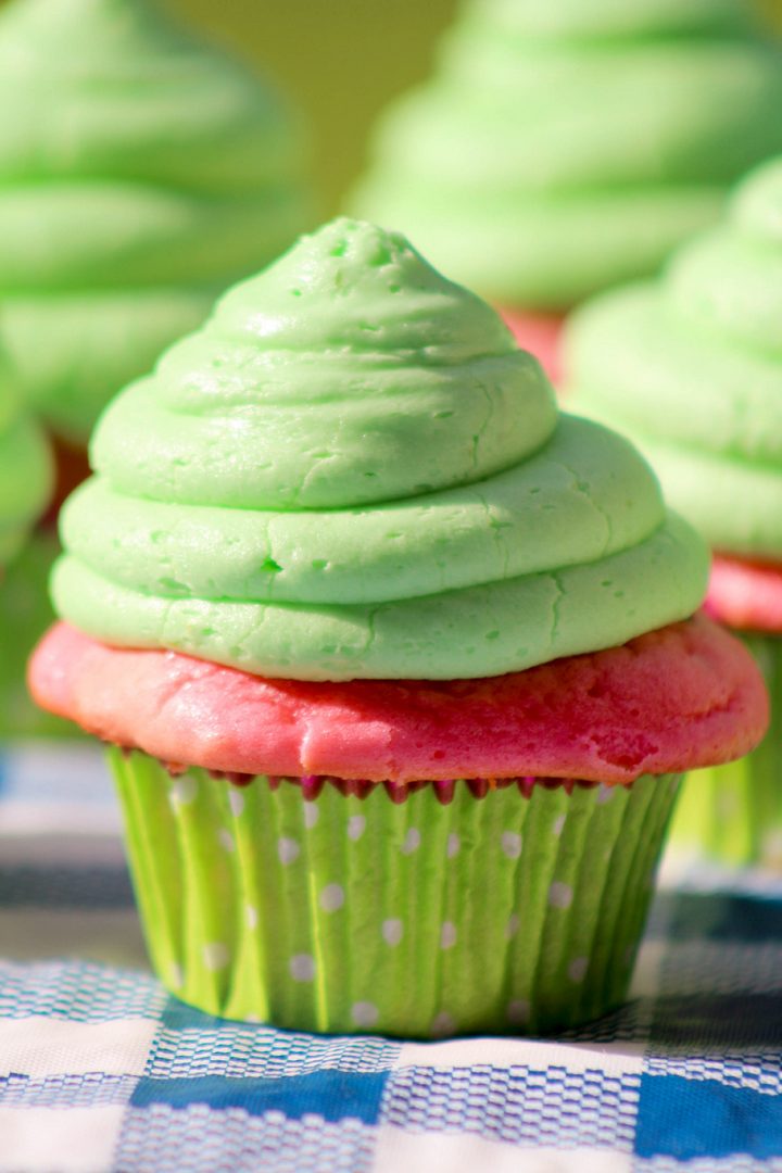 Looking for a fun cupcakes recipe for teens? Check out these beautiful watermelon cupcakes that will instantly invoke images of those summer BBQs!