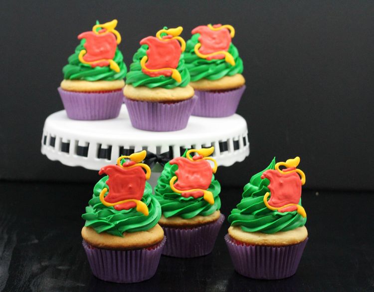 These Descendants-inspired cupcakes will be a great hit for your upcoming Christmas party or sleepover party. Make ahead or together with your friends!