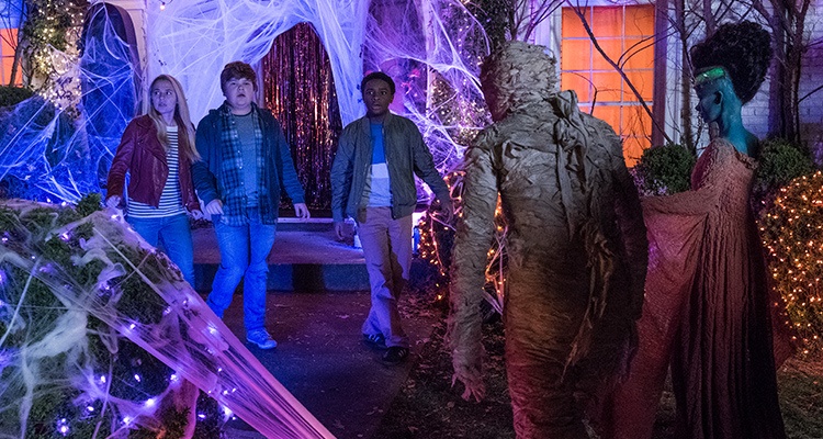 If you're looking for a few great frighteningly fun movies like Goosebumps 2: Haunted Halloween, we've got you covered! Check out these 10 awesome flicks!